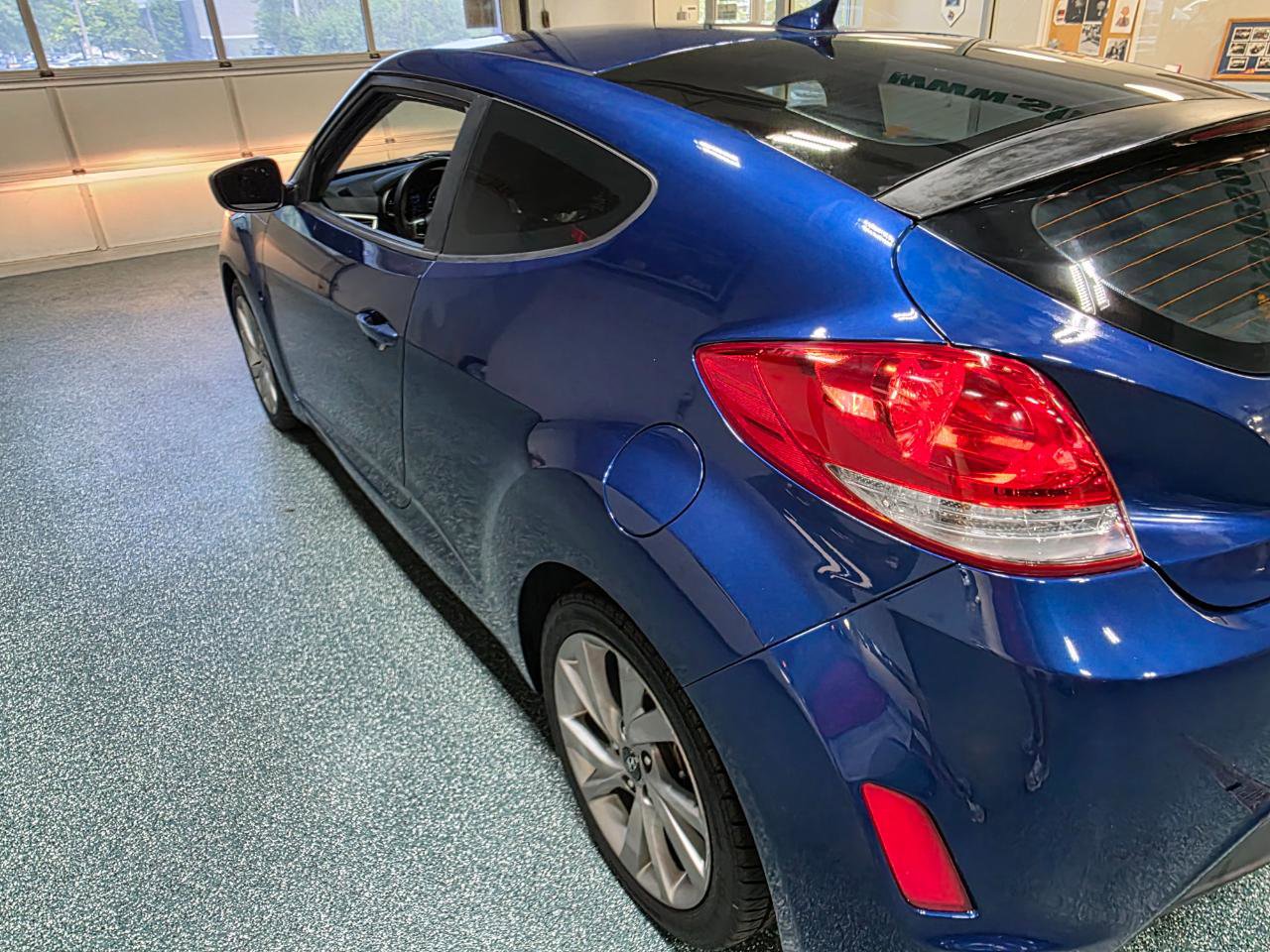 Used 2016 Hyundai Veloster FWD image 10