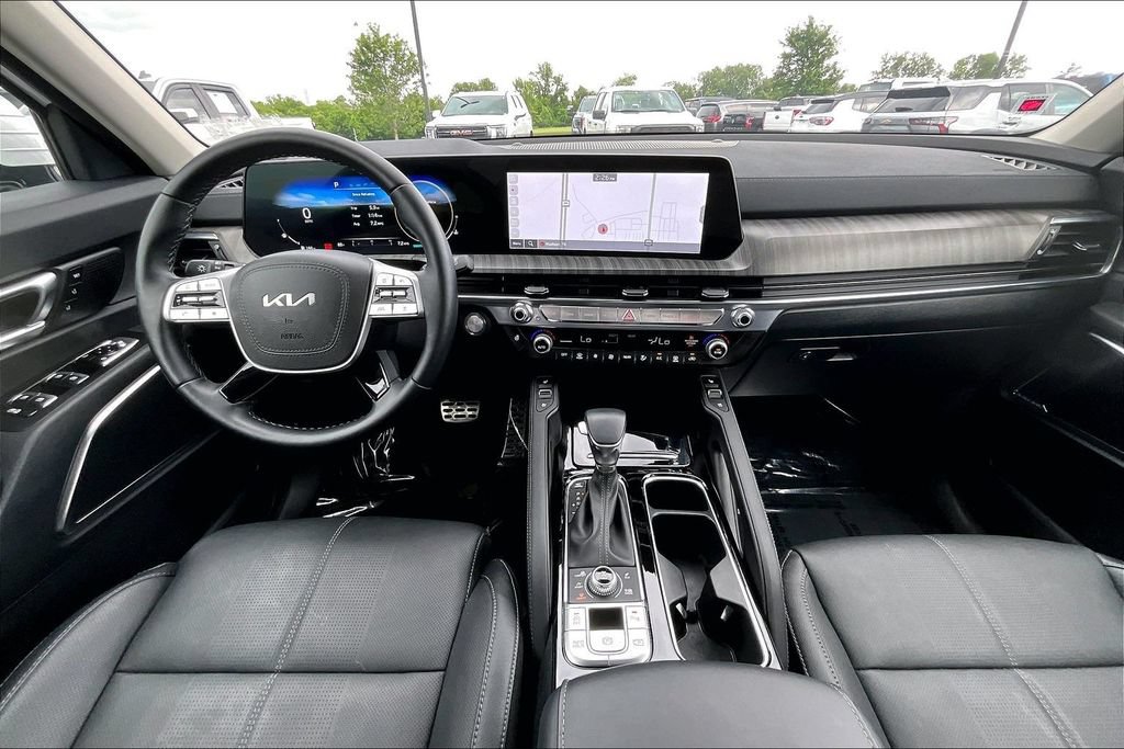 Used 2025 Kia Telluride SX w/ SX Captain's Chair Package AWD/4WD image 9