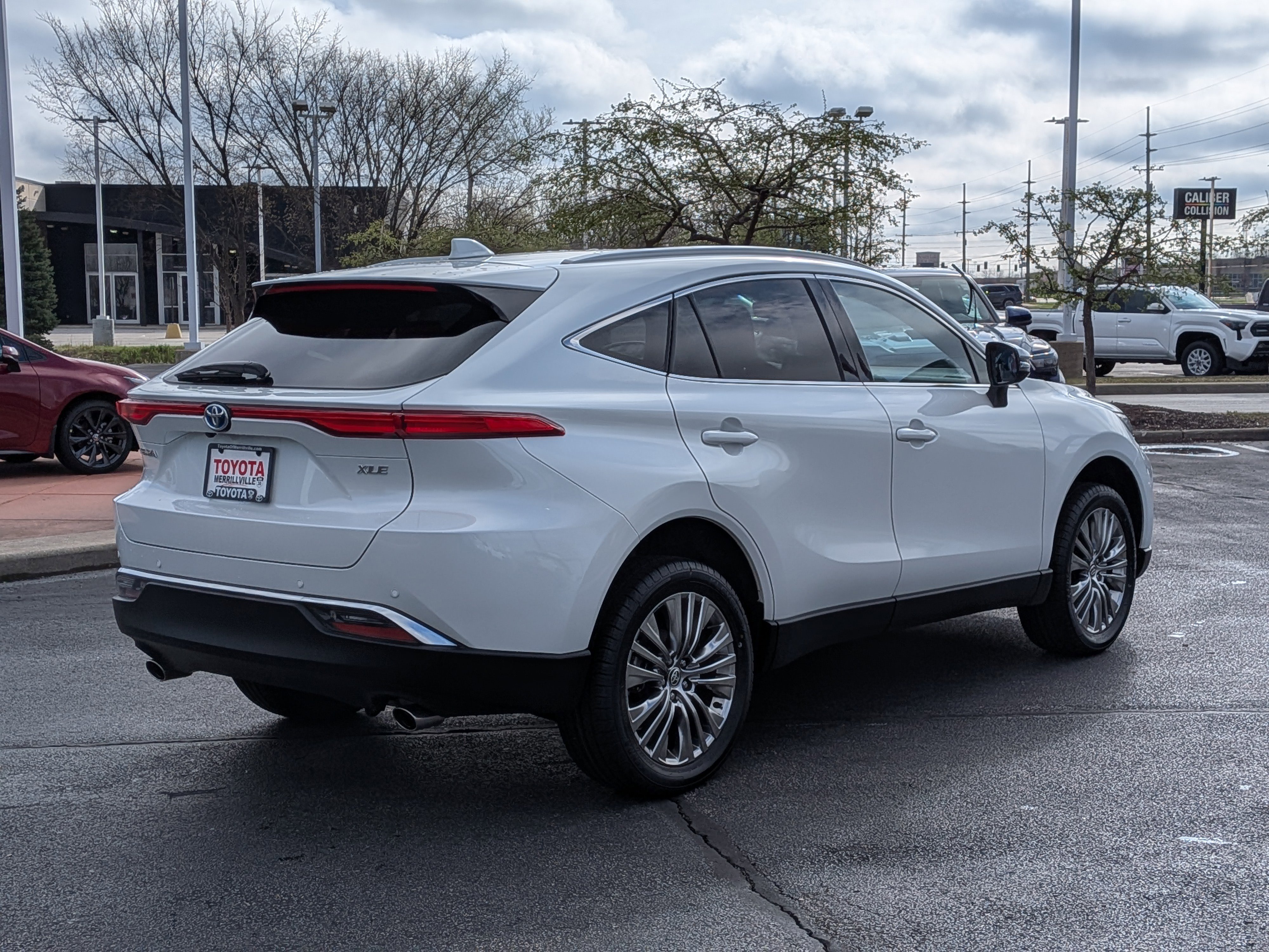 Used 2024 Toyota Venza XLE image 8