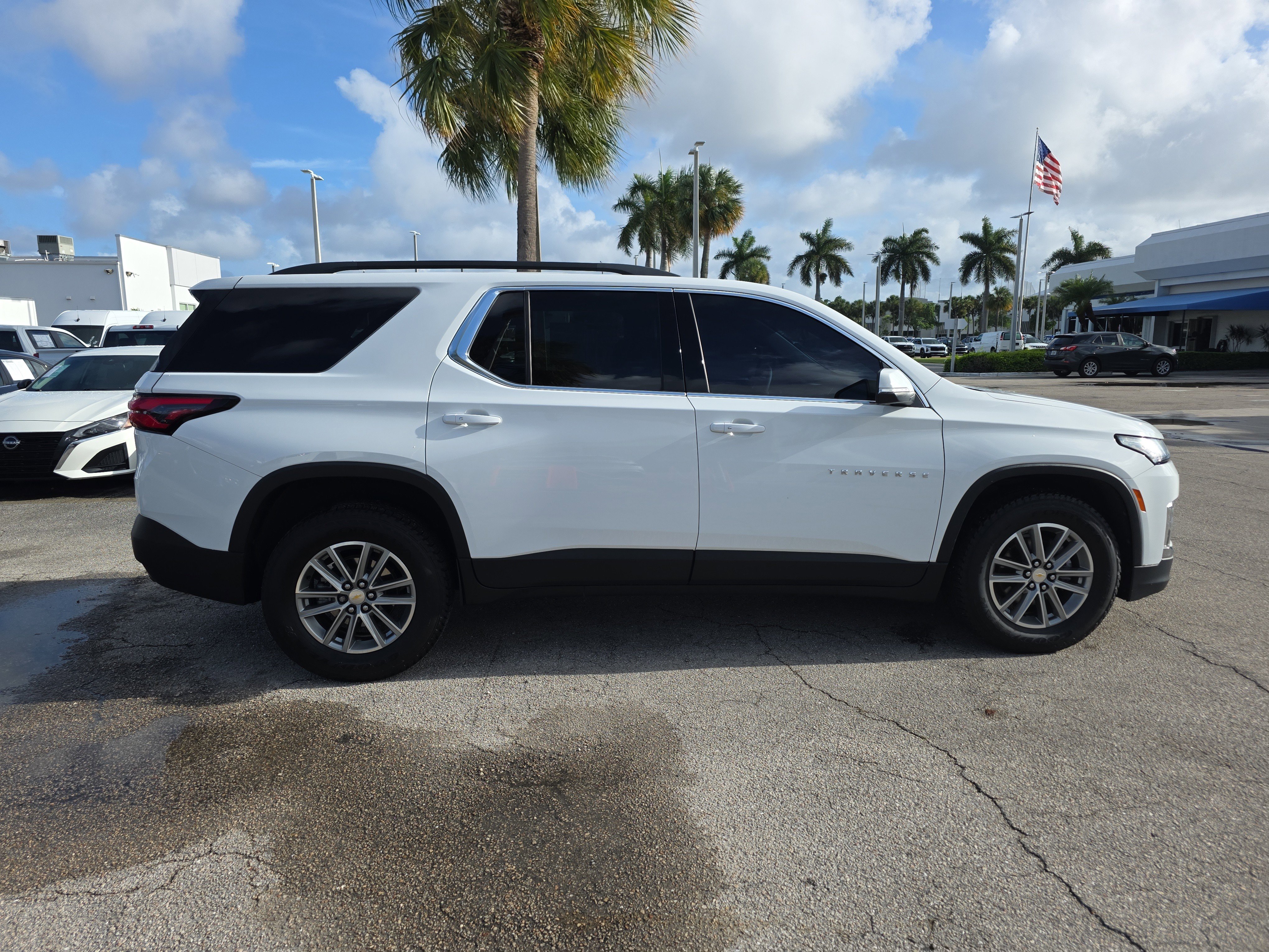 Used 2023 Chevrolet Traverse LT FWD image 26