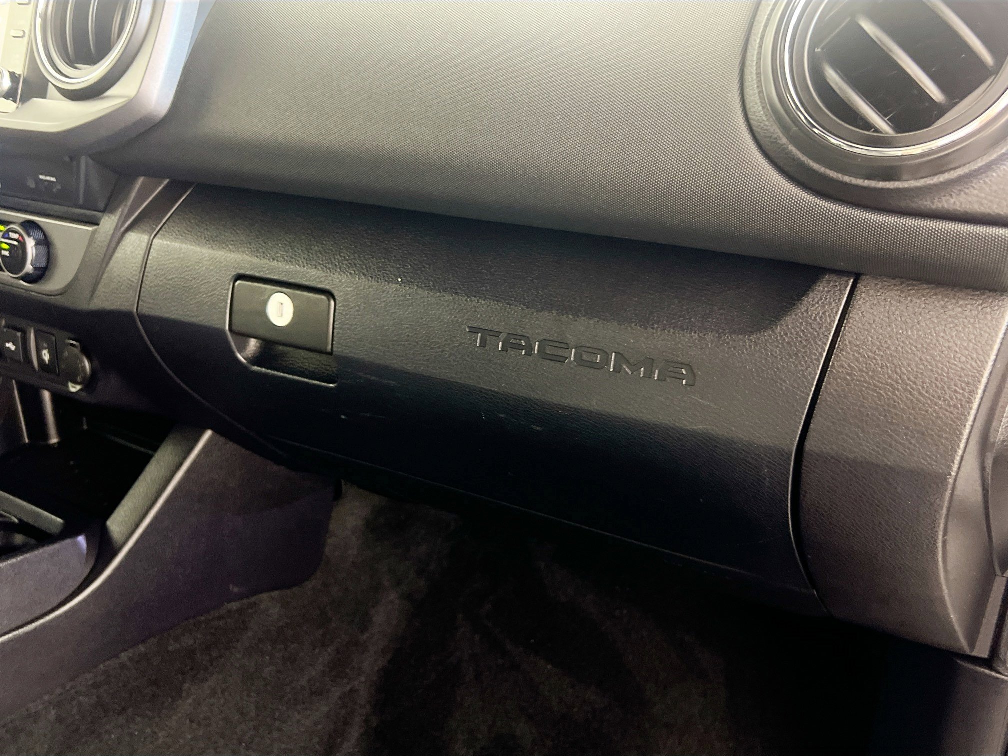 Used 2022 Toyota Tacoma TRD Sport w/ Technology Package image 35