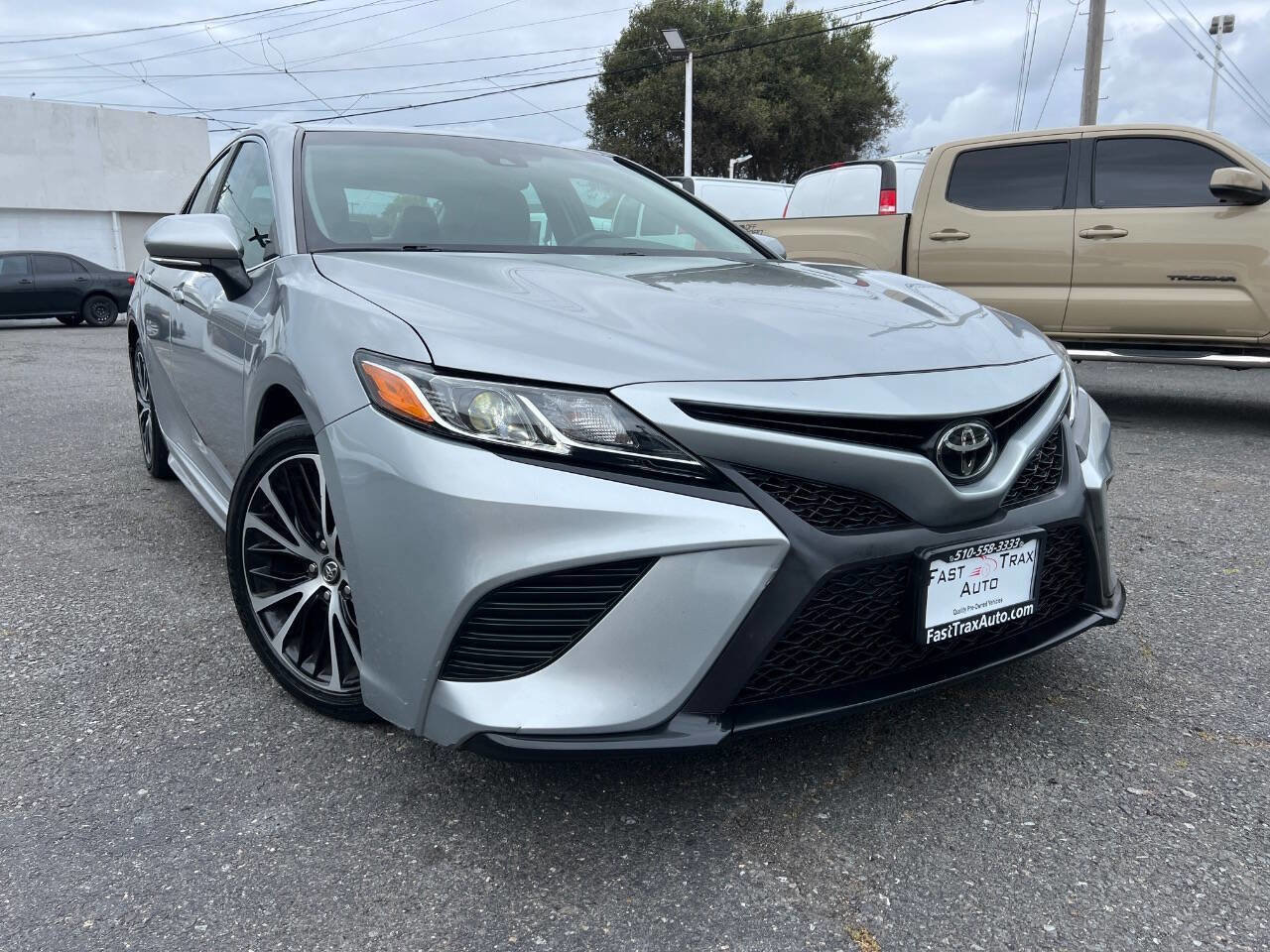 Used 2018 Toyota Camry SE w/ Convenience Package FWD image 1