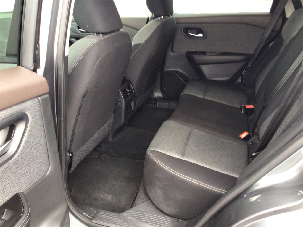 Used 2023 Nissan Rogue SV image 10