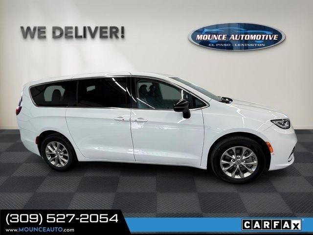 Used 2024 Chrysler Pacifica Touring-L image 4