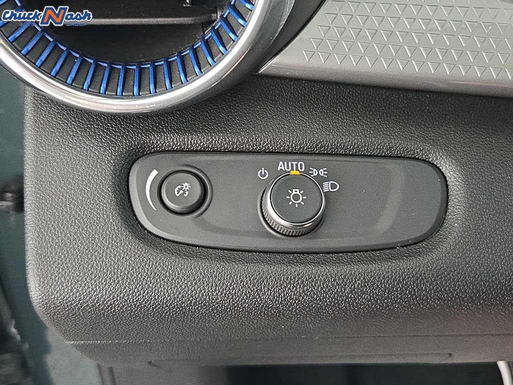 Used 2025 Chevrolet Trax LT FWD image 23