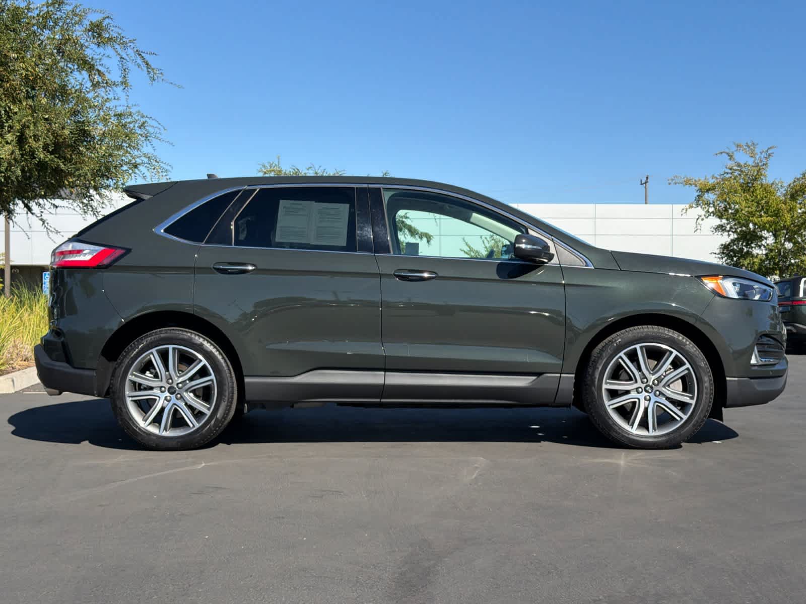 Used 2023 Ford Edge Titanium w/ Class II Trailer Tow Package AWD/4WD image 6