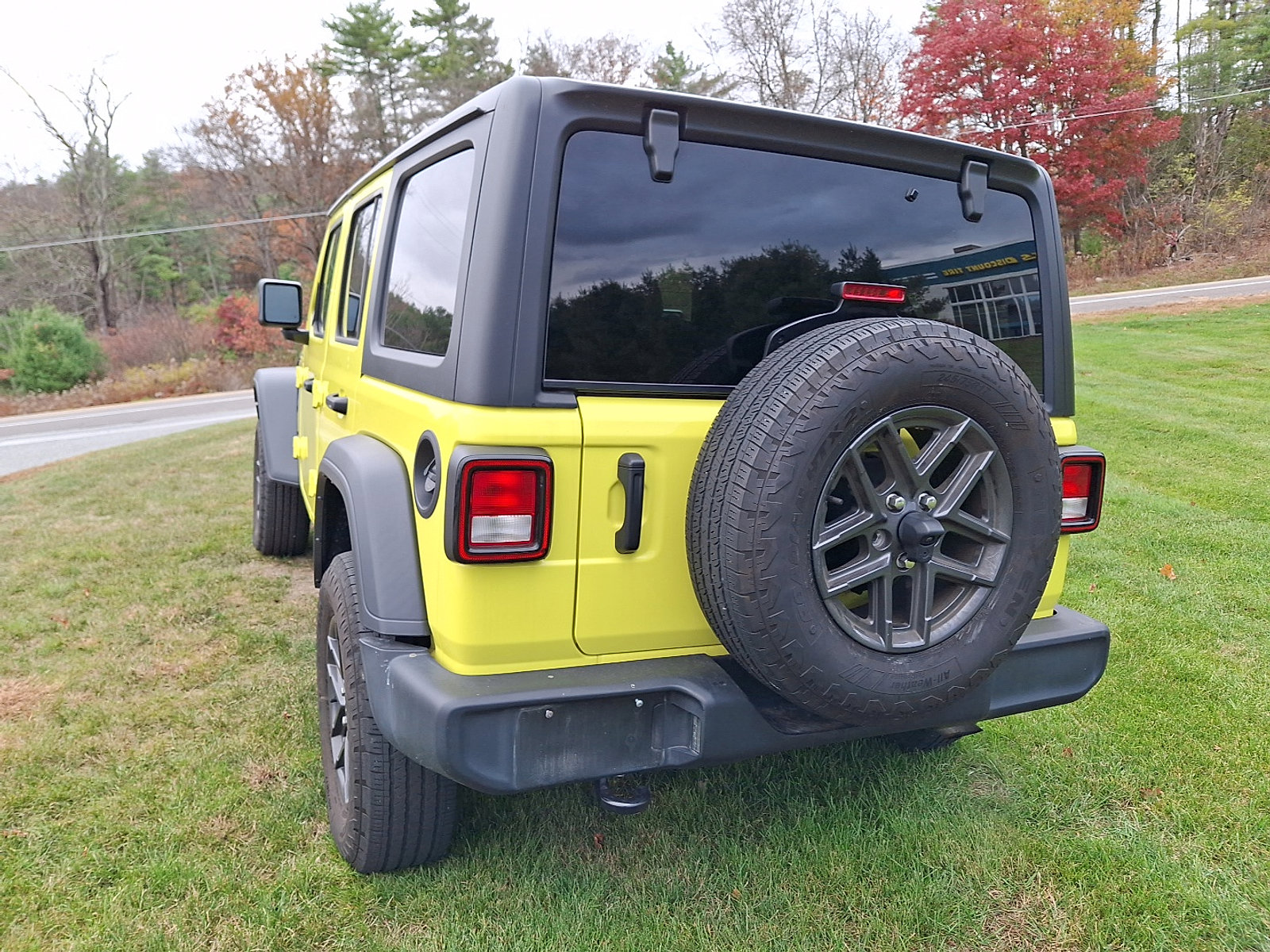 Used 2024 Jeep Wrangler Sport S image 8