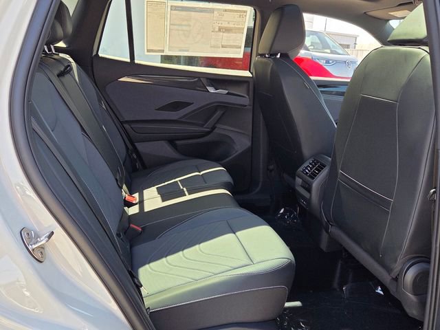 New 2026 Volkswagen Tiguan SE R-Line FWD image 16