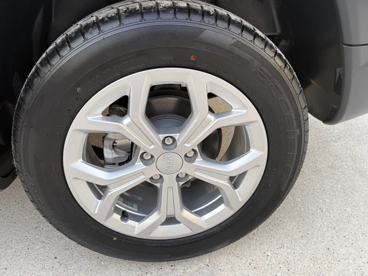 Used 2024 Jeep Compass Latitude image 22