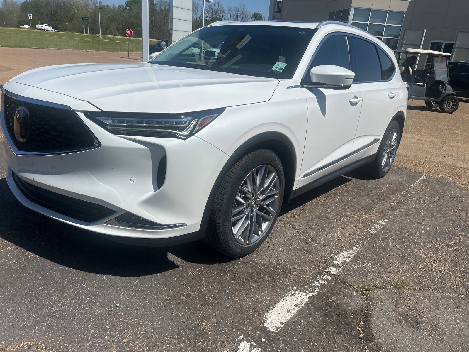 Used 2023 Acura MDX SH-AWD w/ Advance Package image 3