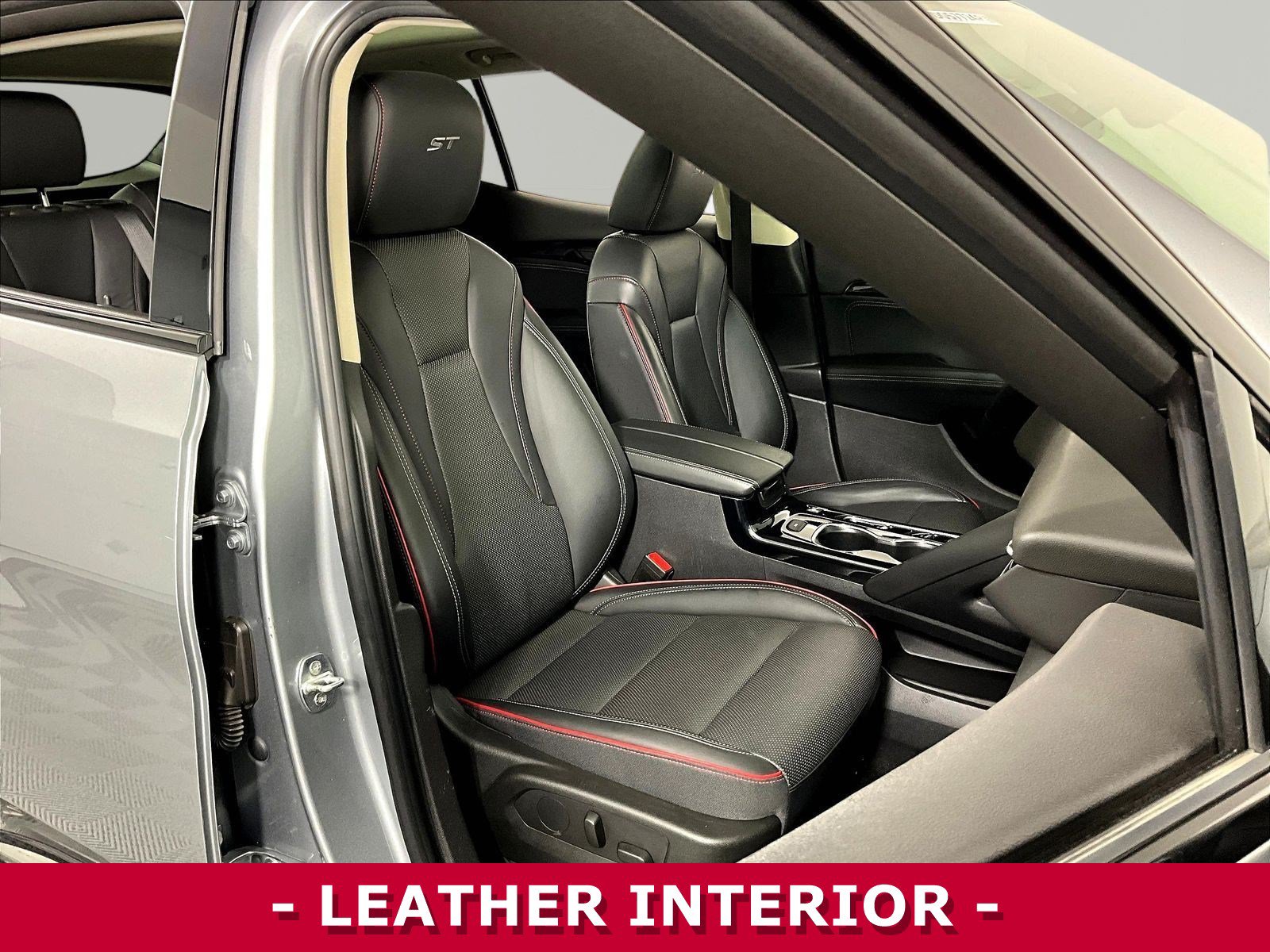 Used 2023 Buick Envision Essence w/ Sport Touring Package FWD image 29