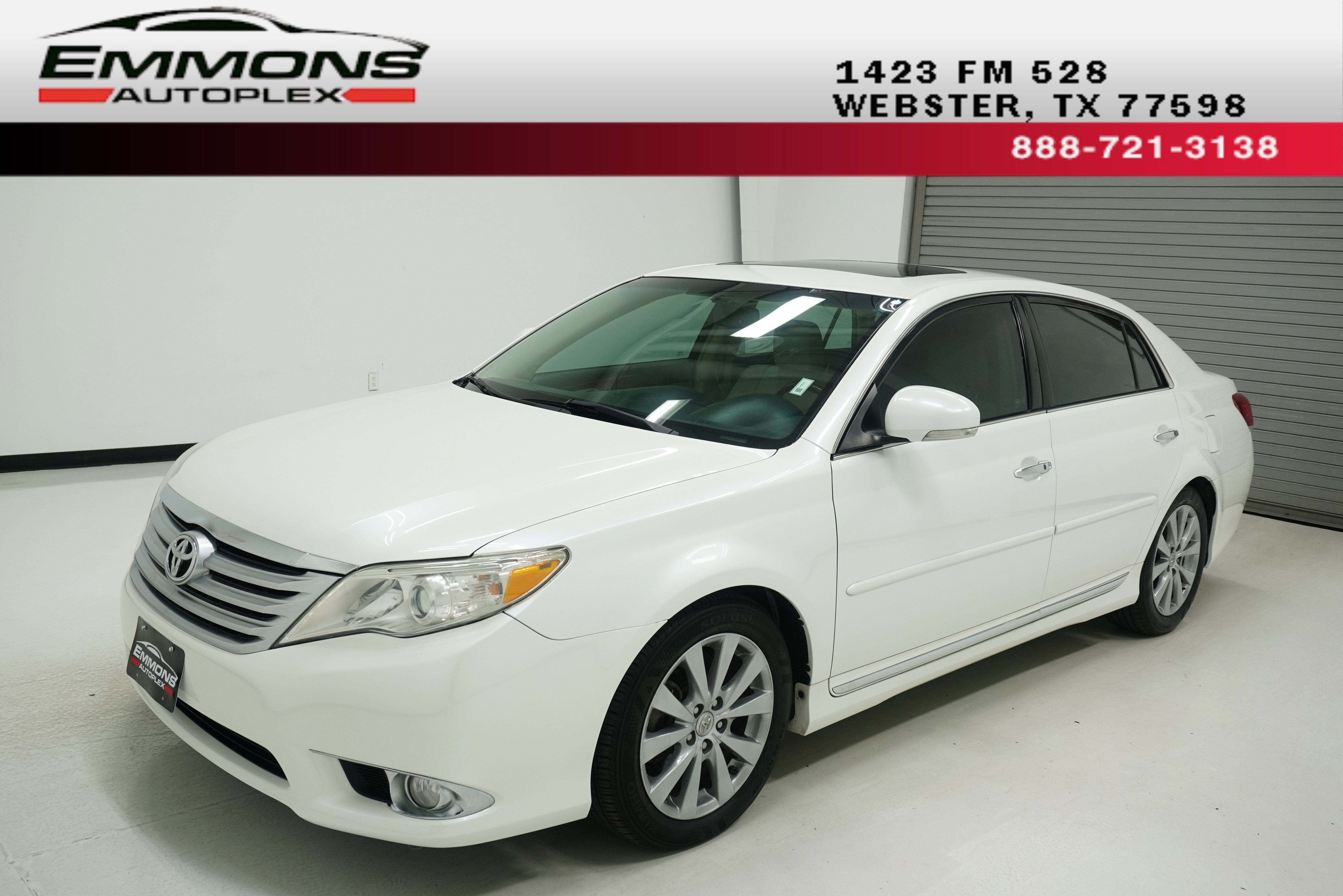 Used 2011 Toyota Avalon Limited FWD image 1