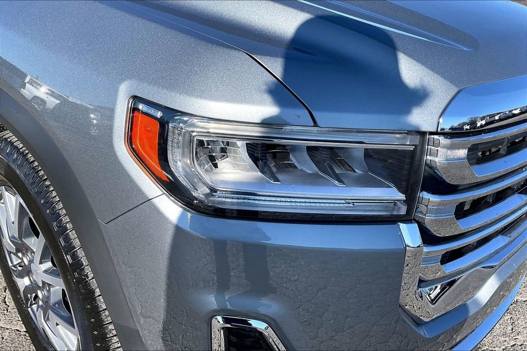 Used 2023 GMC Acadia SLT image 33