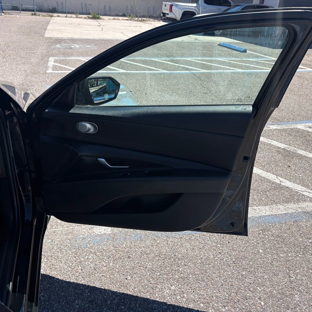 Used 2022 Hyundai Elantra SEL w/ Convenience Package image 18