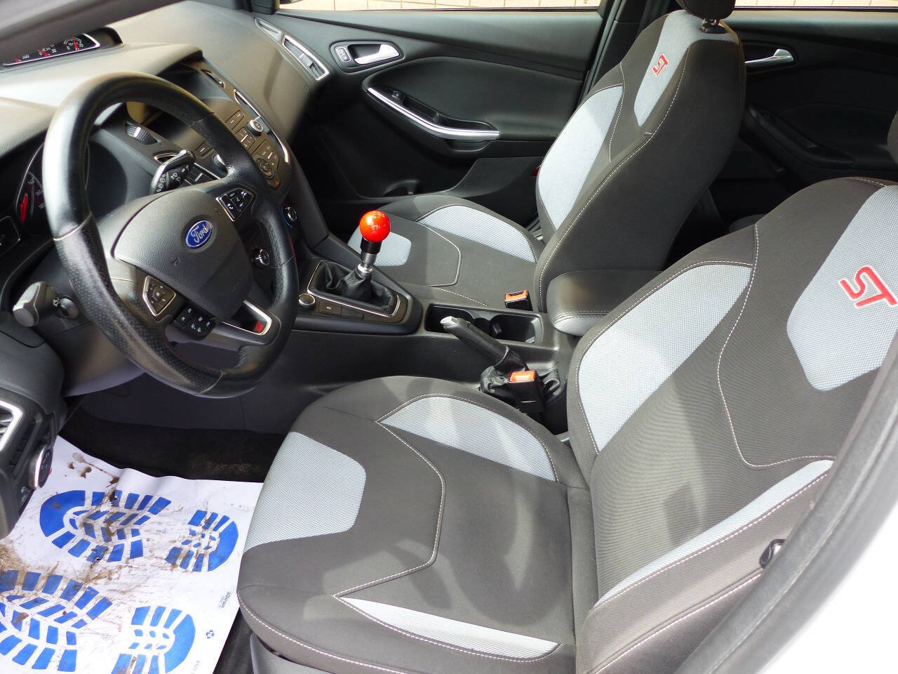 Used 2018 Ford Focus ST FWD image 16