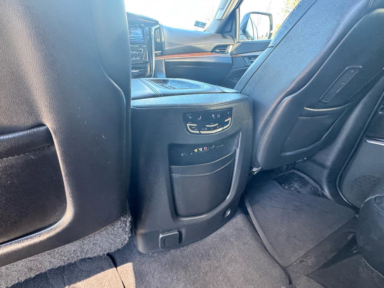 Used 2016 Cadillac Escalade ESV Luxury image 43