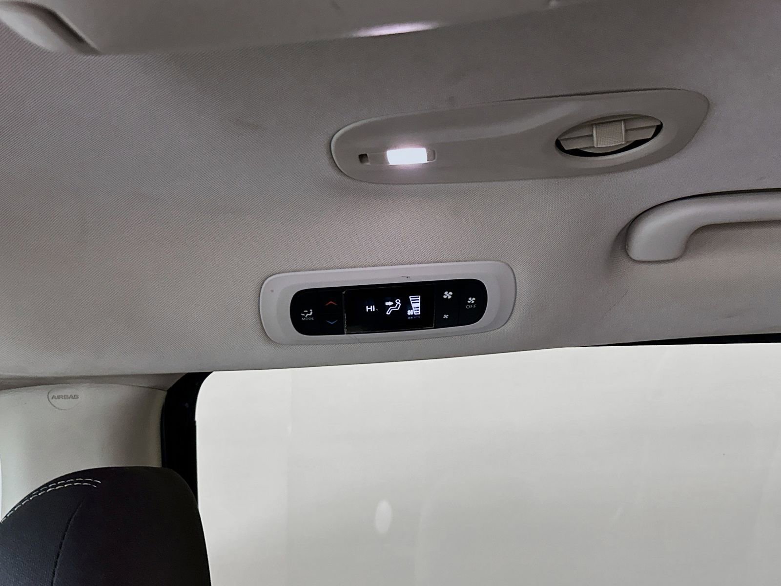 Used 2020 Chrysler Voyager LX image 25