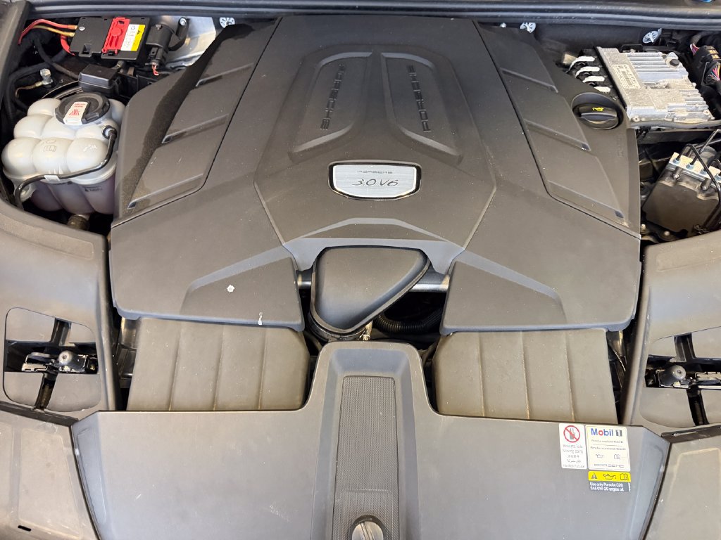 Certified 2021 Porsche Cayenne Coupe AWD/4WD image 27