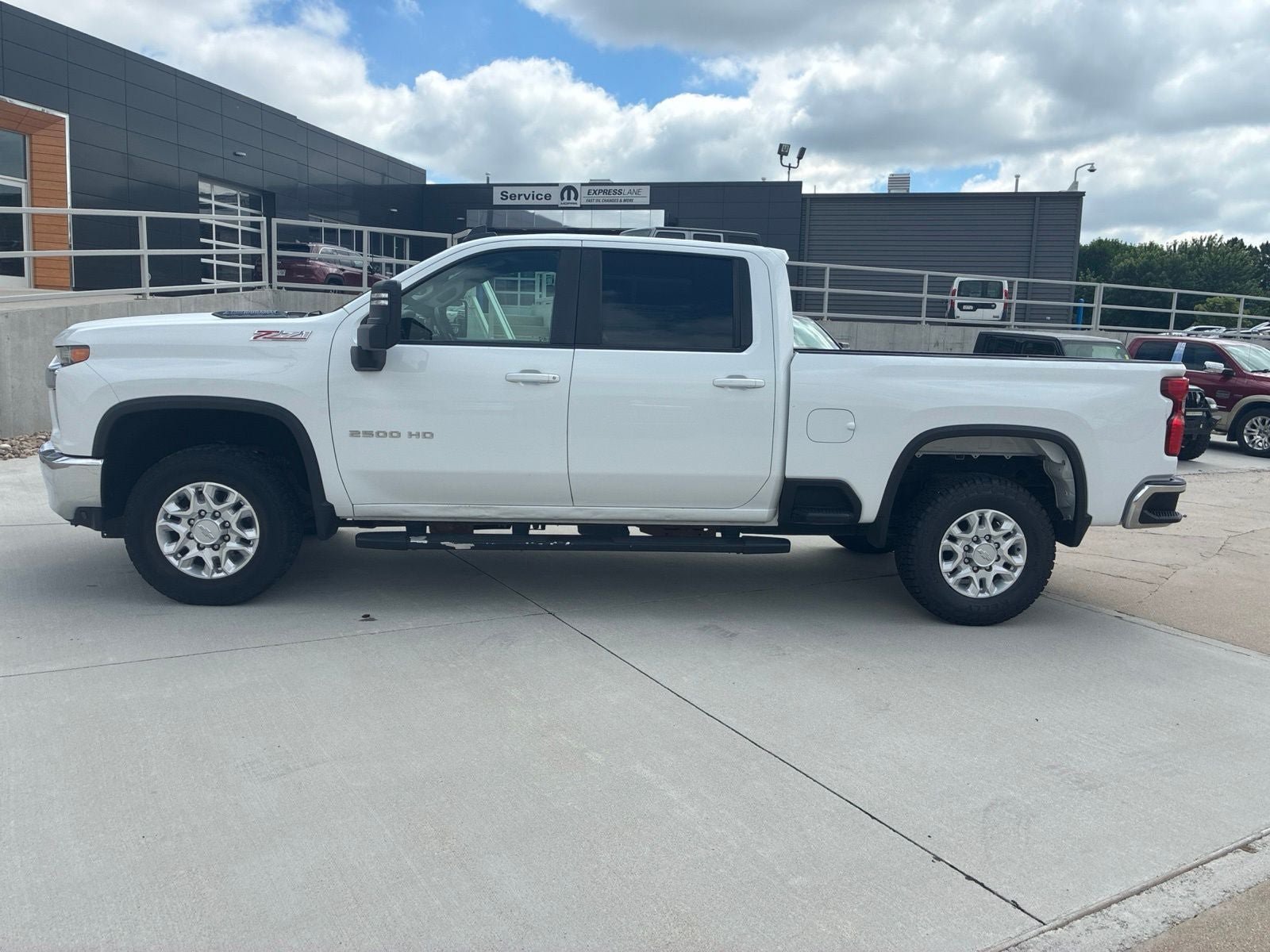 Used 2020 Chevrolet Silverado 2500 LT w/ Z71 Off-Road Package AWD/4WD image 2