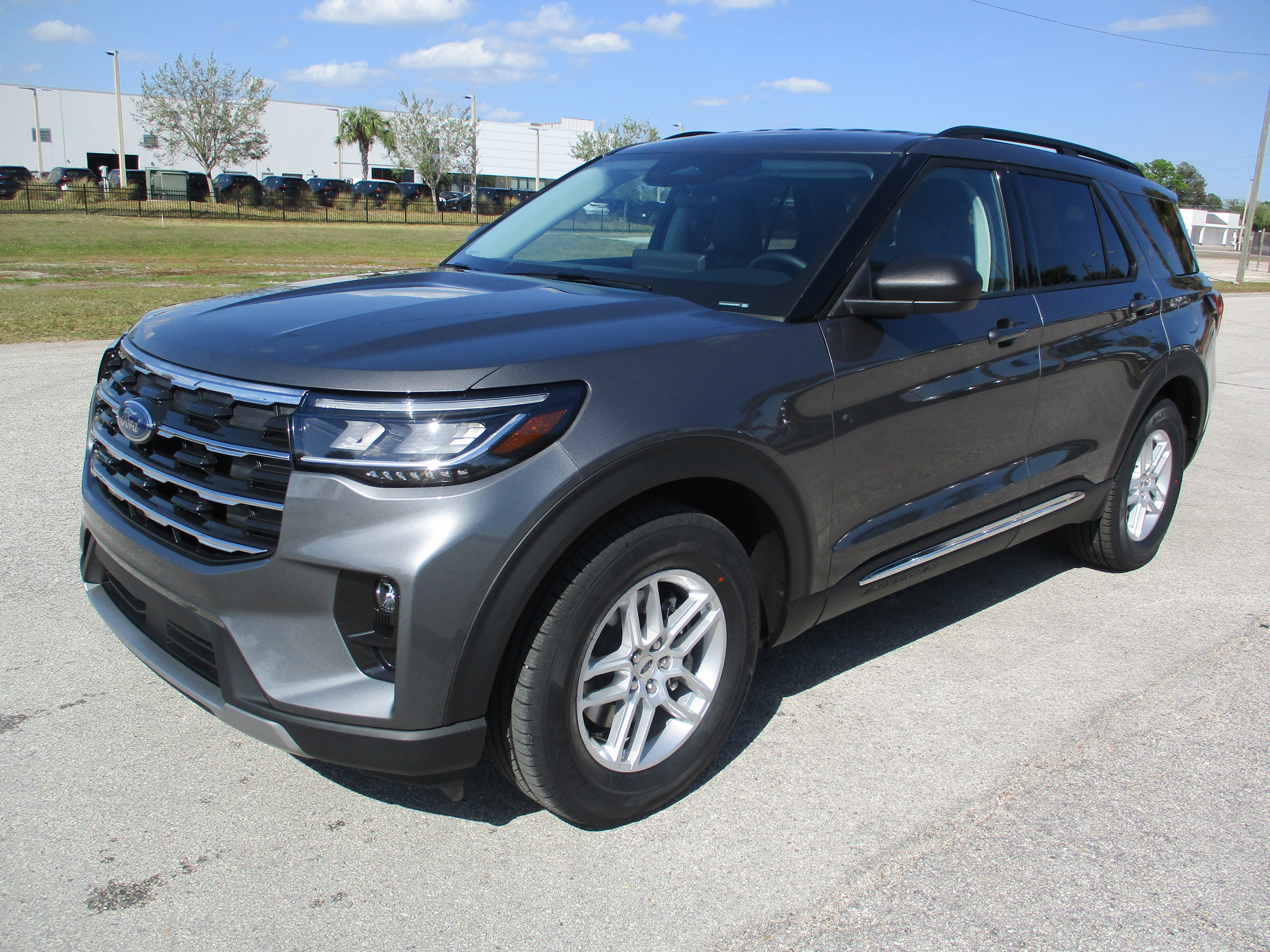 New 2025 Ford Explorer Active w/ Active Comfort Package image 3
