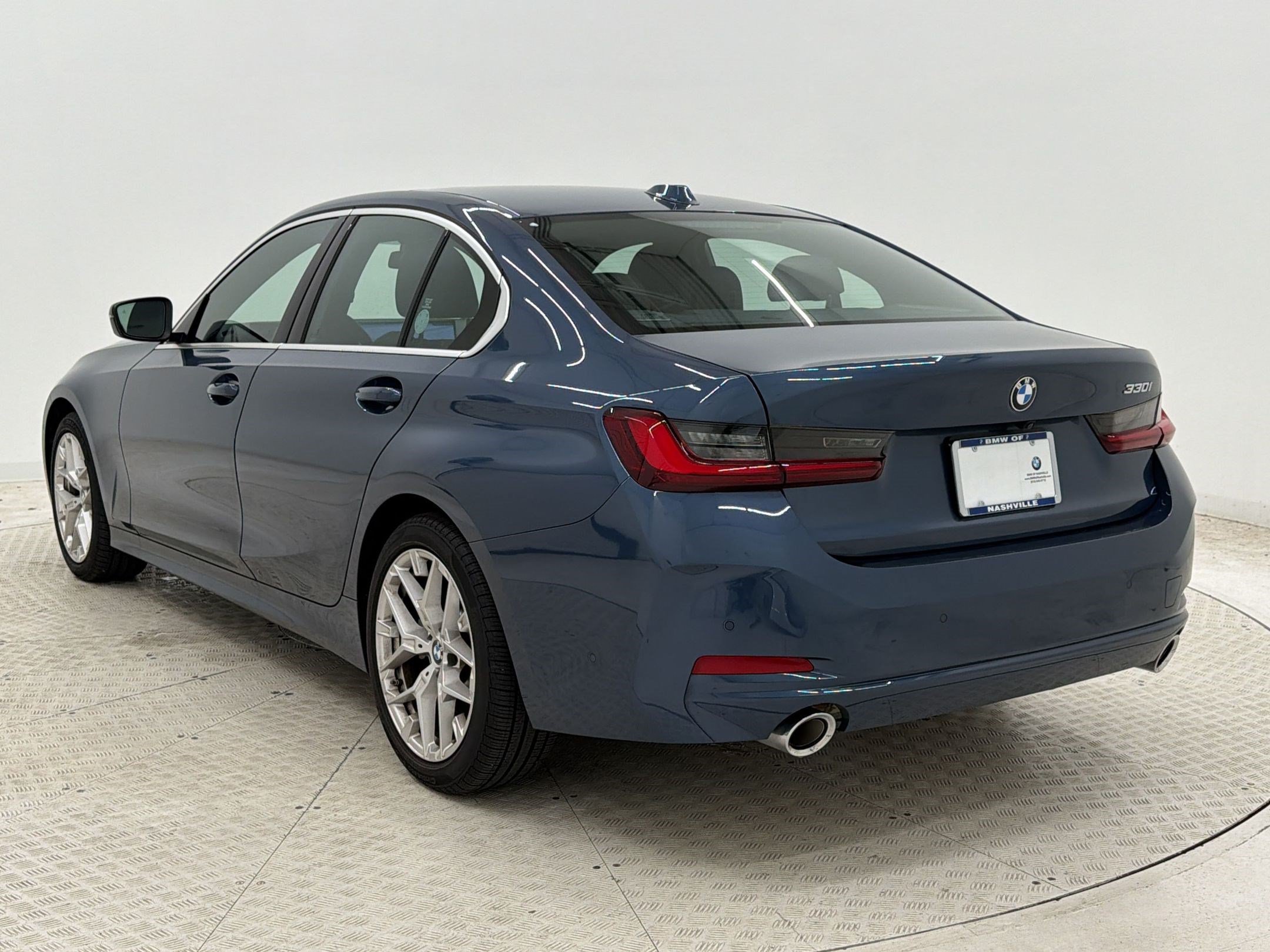Used 2025 BMW 330i Sedan w/ Convenience Package RWD image 3