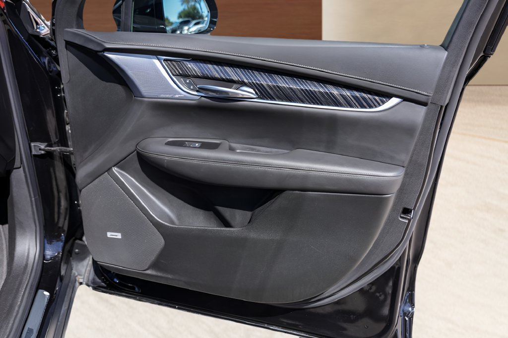 Certified 2025 Cadillac XT6 Premium Luxury FWD image 31