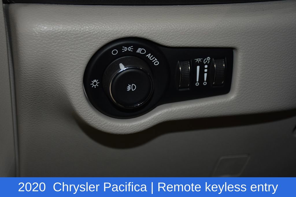 Used 2020 Chrysler Pacifica Limited w/ Tire & Wheel Group image 9