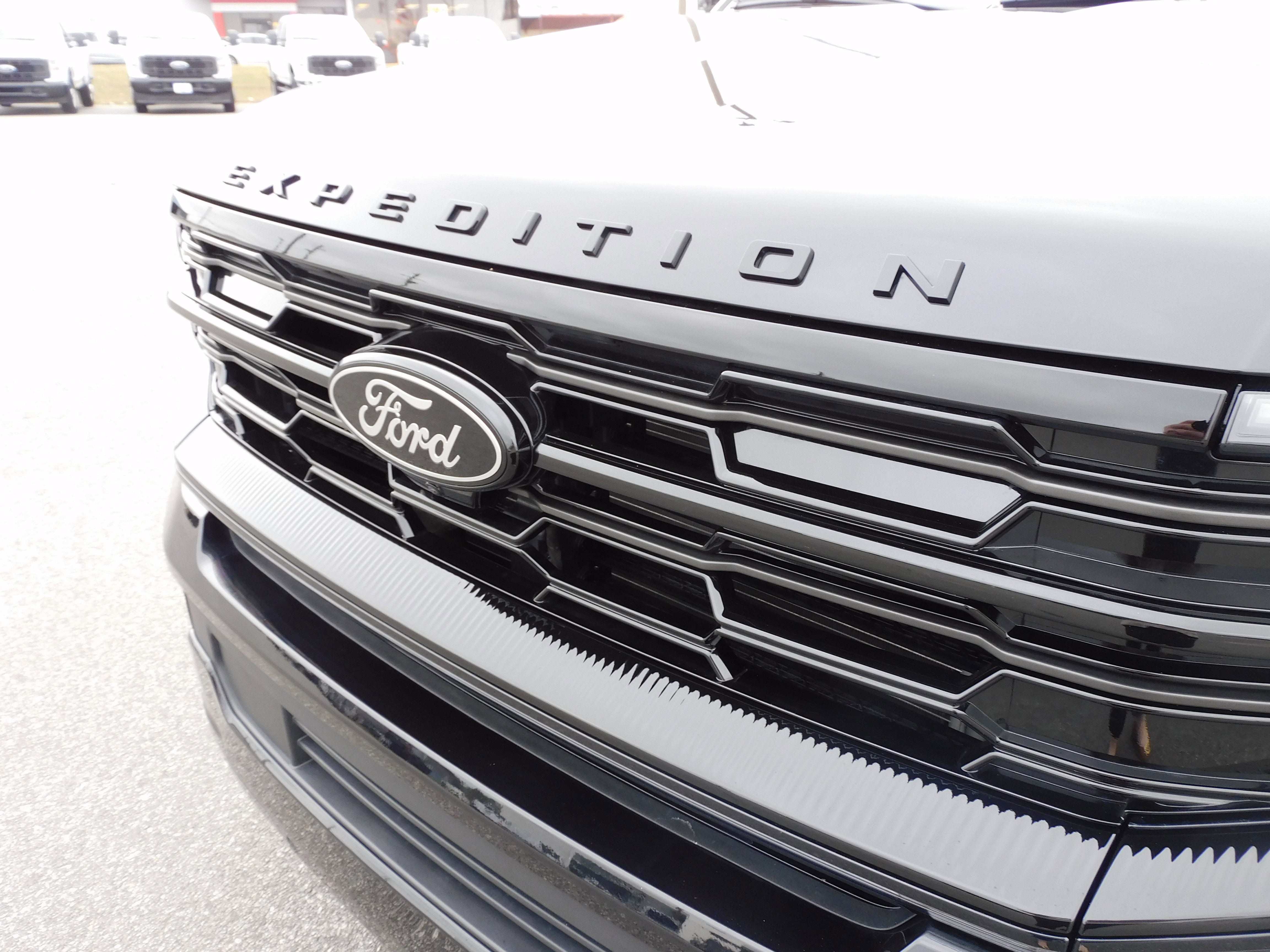 Used 2025 Ford Expedition Max Platinum w/ Stealth Performance Package image 7