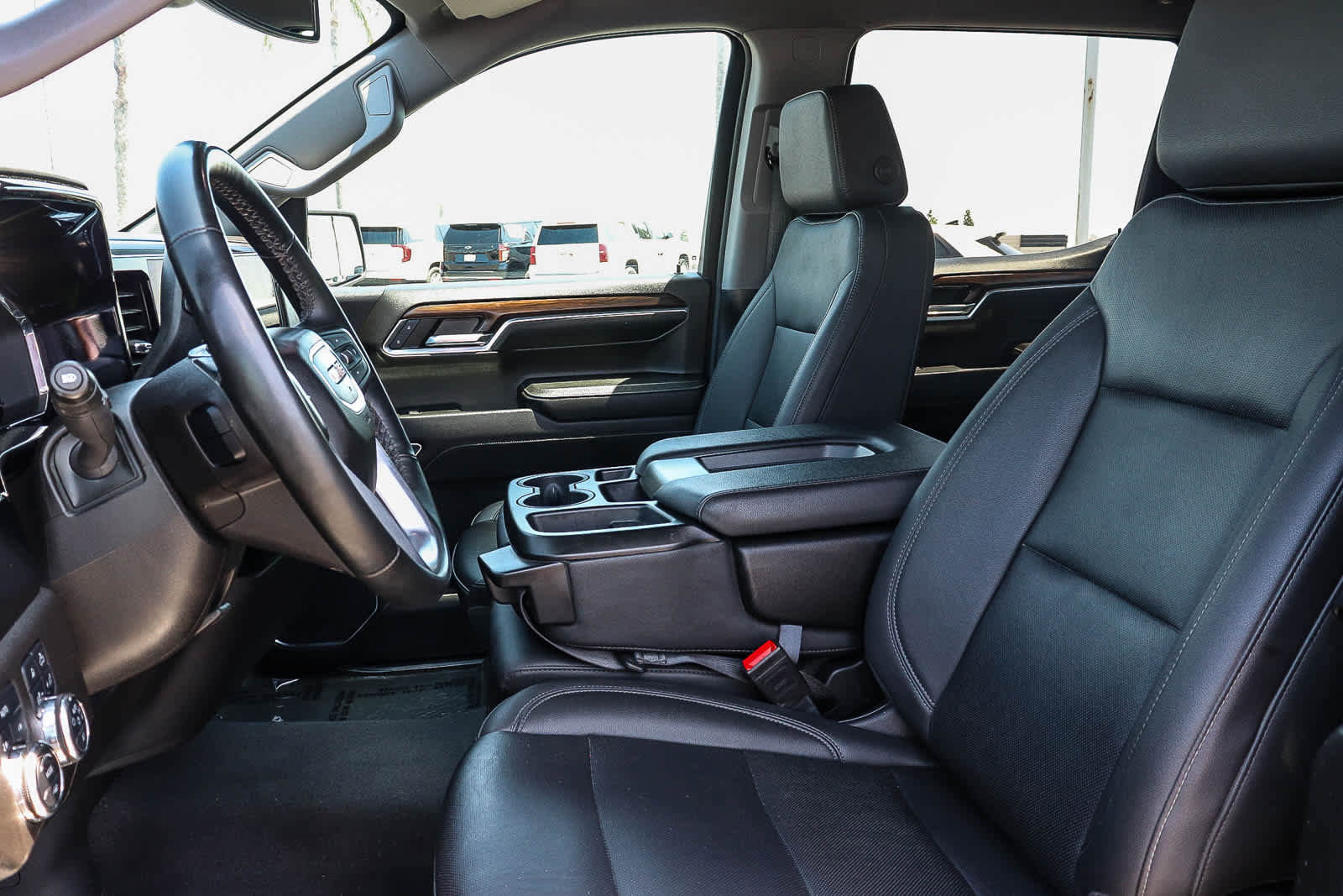 Used 2024 GMC Sierra 1500 SLT AWD/4WD image 25