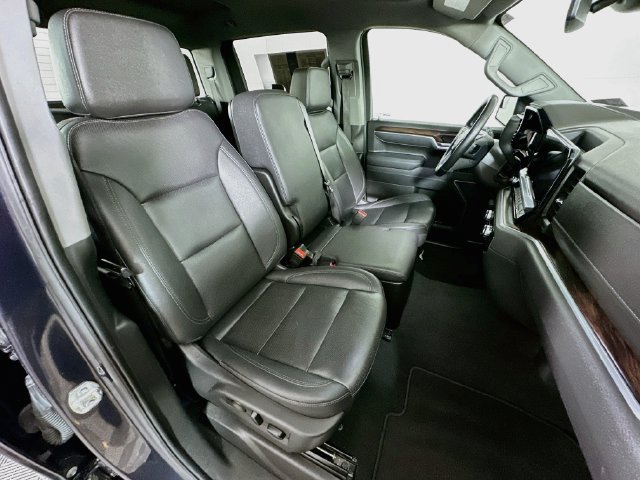 Used 2025 GMC Sierra 1500 SLT AWD/4WD image 32