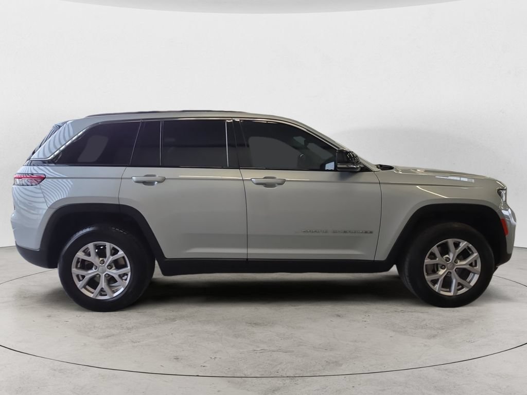 Used 2022 Jeep Grand Cherokee Limited AWD/4WD image 4
