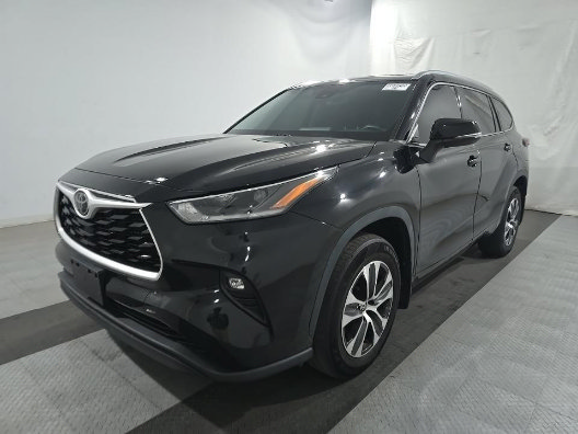 Used 2021 Toyota Highlander XLE AWD/4WD image 1