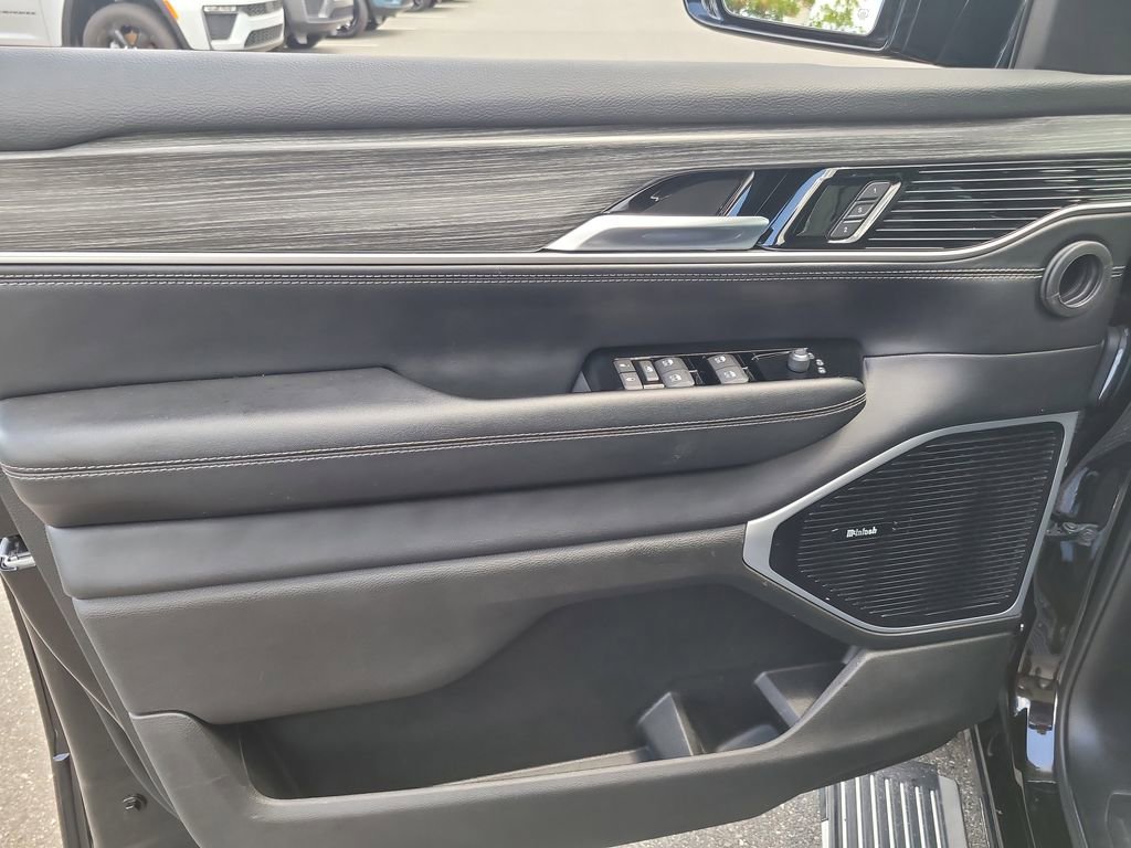 Certified 2024 Jeep Wagoneer Series III w/ Premium Group I image 16