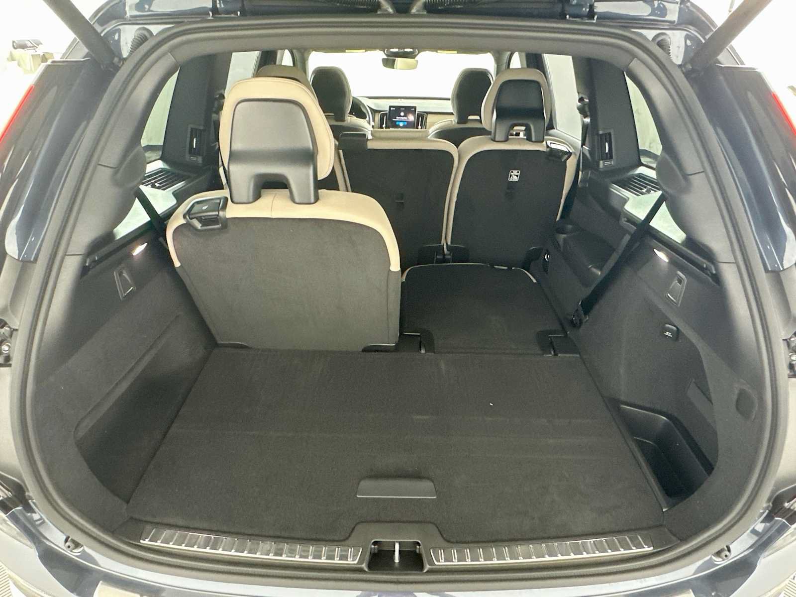 Used 2026 Volvo XC90 T8 Plus w/ Protection Package Premier AWD/4WD image 24