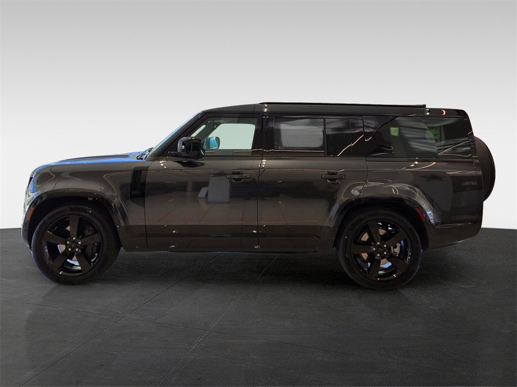 New 2026 Land Rover Defender 130 X-Dynamic SE image 3