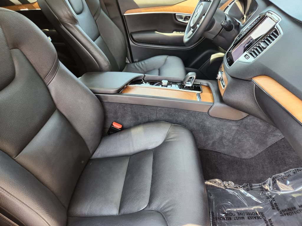 Used 2023 Volvo XC90 T8 Plus w/ Protection Package AWD/4WD image 5