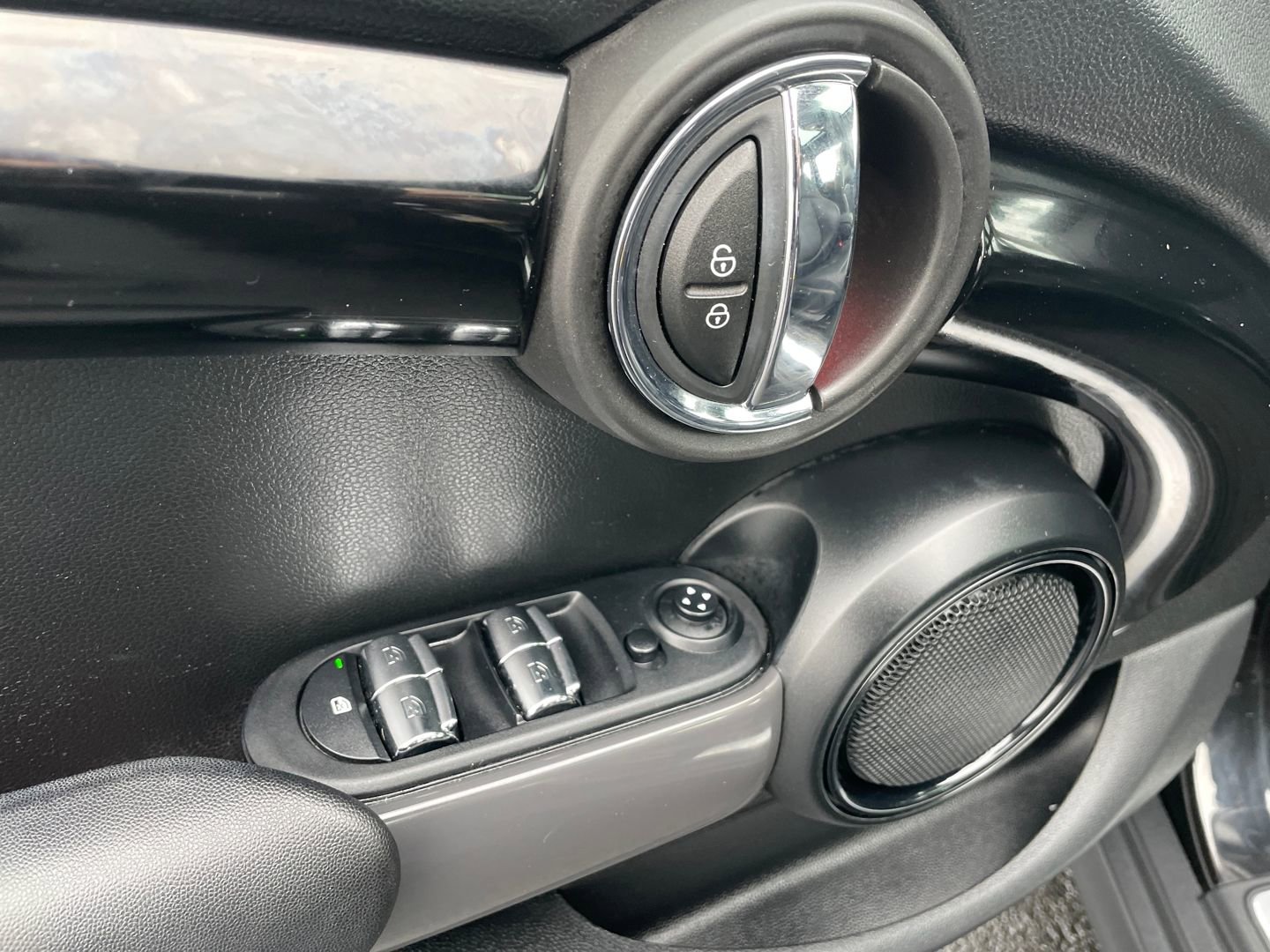 Used 2020 MINI Cooper S image 12