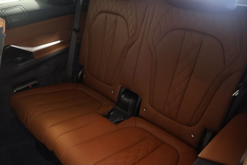New 2026 BMW X7 M60i image 7
