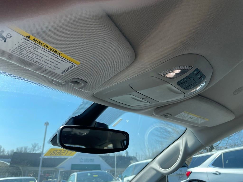 Used 2023 Chrysler Voyager LX image 25