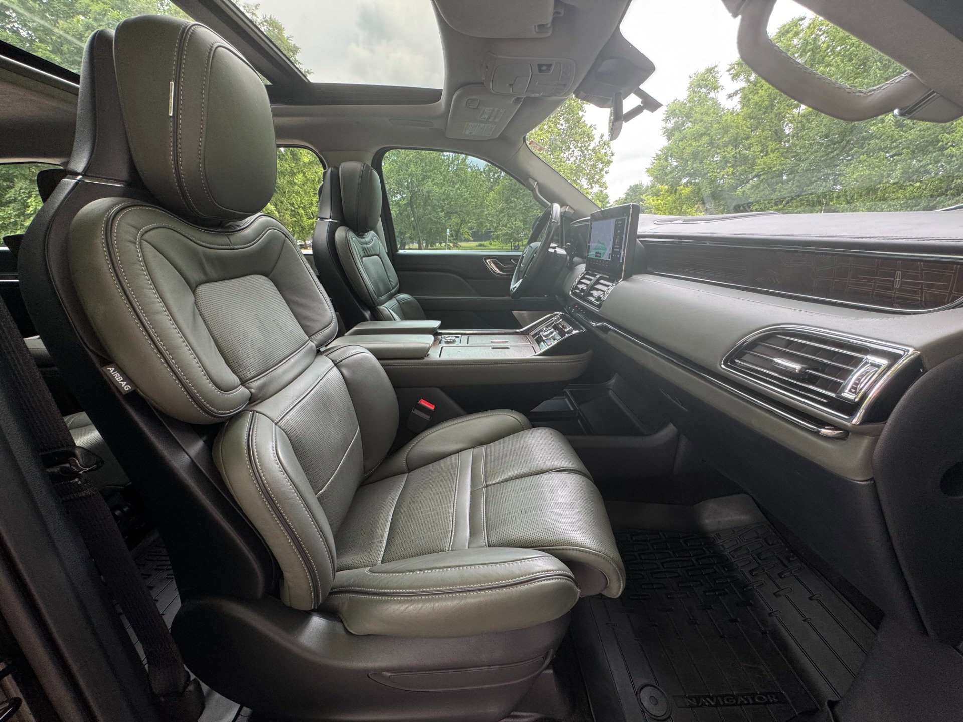 Used 2022 Lincoln Navigator Black Label image 21