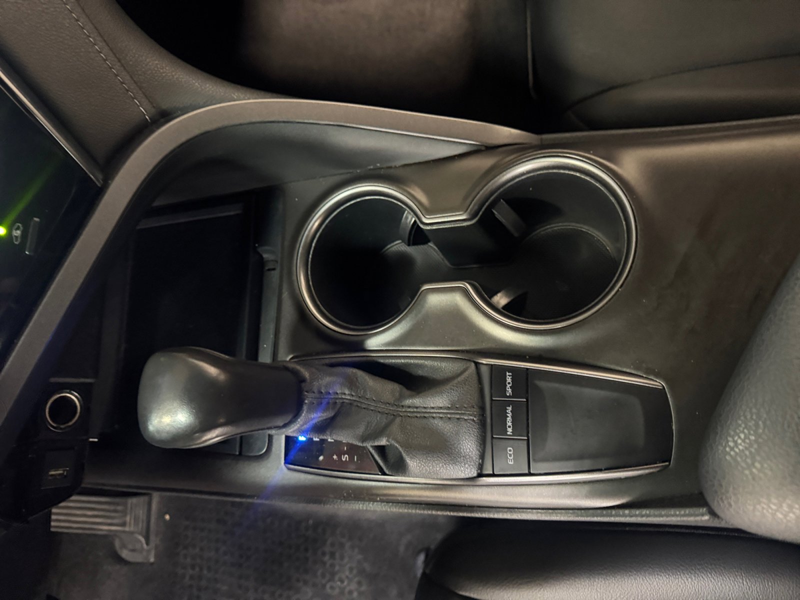 Used 2022 Toyota Camry SE FWD image 15