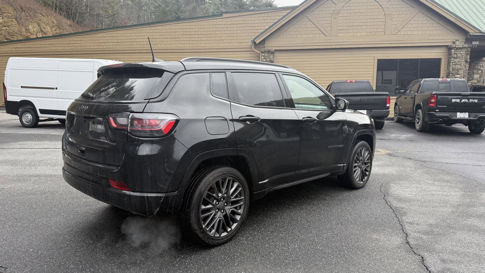 Certified 2024 Jeep Compass Limited w/ High Altitude Package image 6