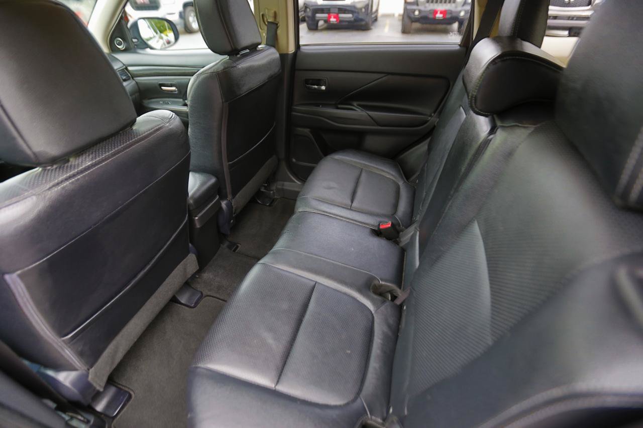 Used 2016 Mitsubishi Outlander SEL AWD/4WD image 11