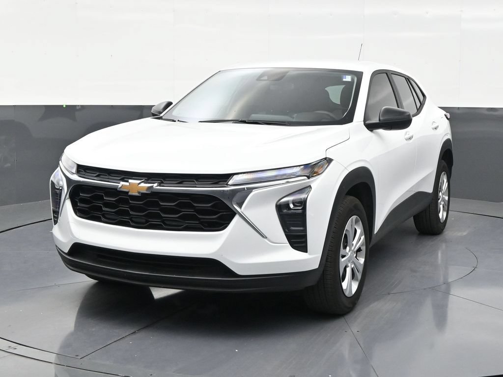 Used 2026 Chevrolet Trax LS FWD image 8