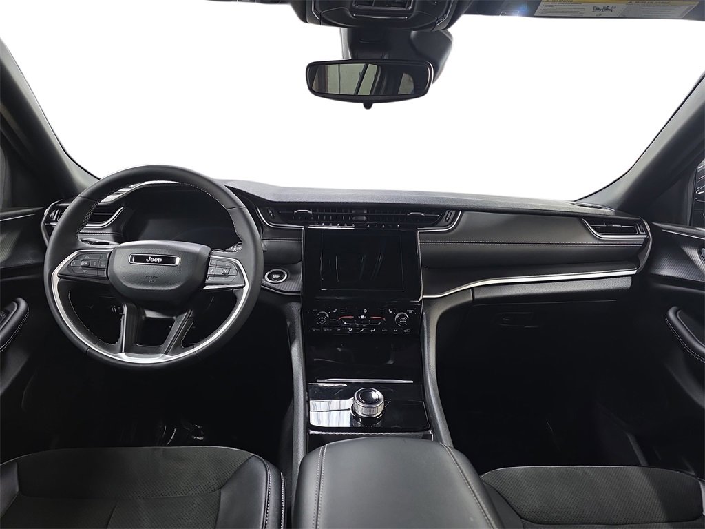 Used 2024 Jeep Grand Cherokee Altitude image 9