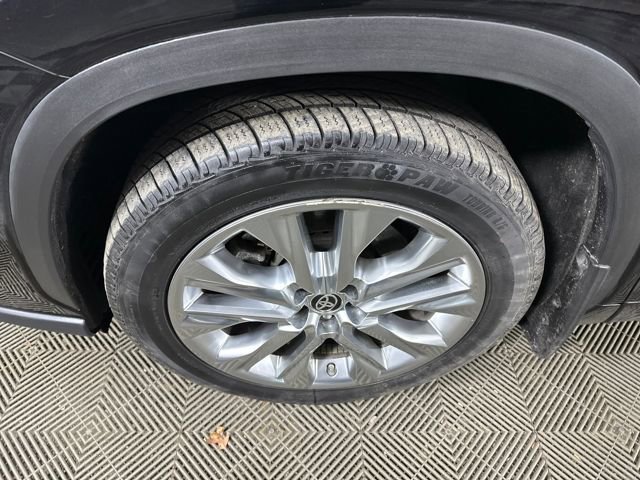 Used 2020 Toyota Highlander Limited image 10