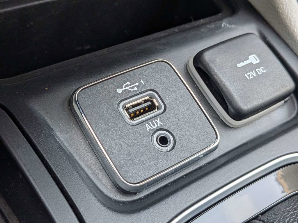 Used 2019 Nissan Kicks SR w/ Exterior Package image 24