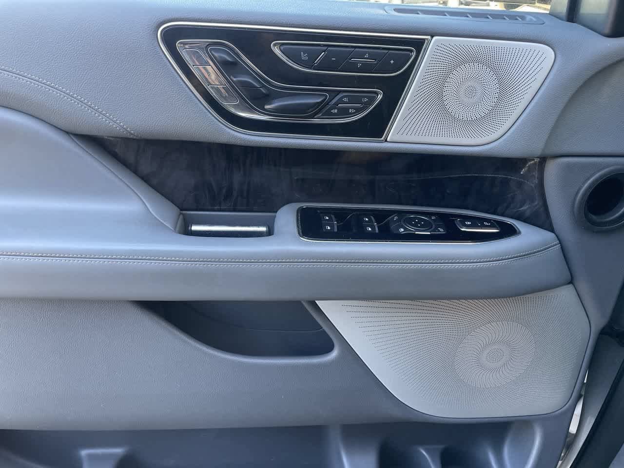 Used 2019 Lincoln Navigator Reserve AWD/4WD image 35