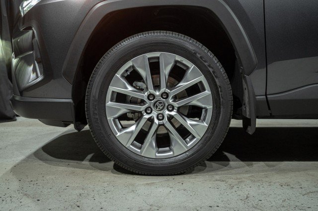 Used 2024 Toyota RAV4 Limited w/ Advanced Technology Package image 7