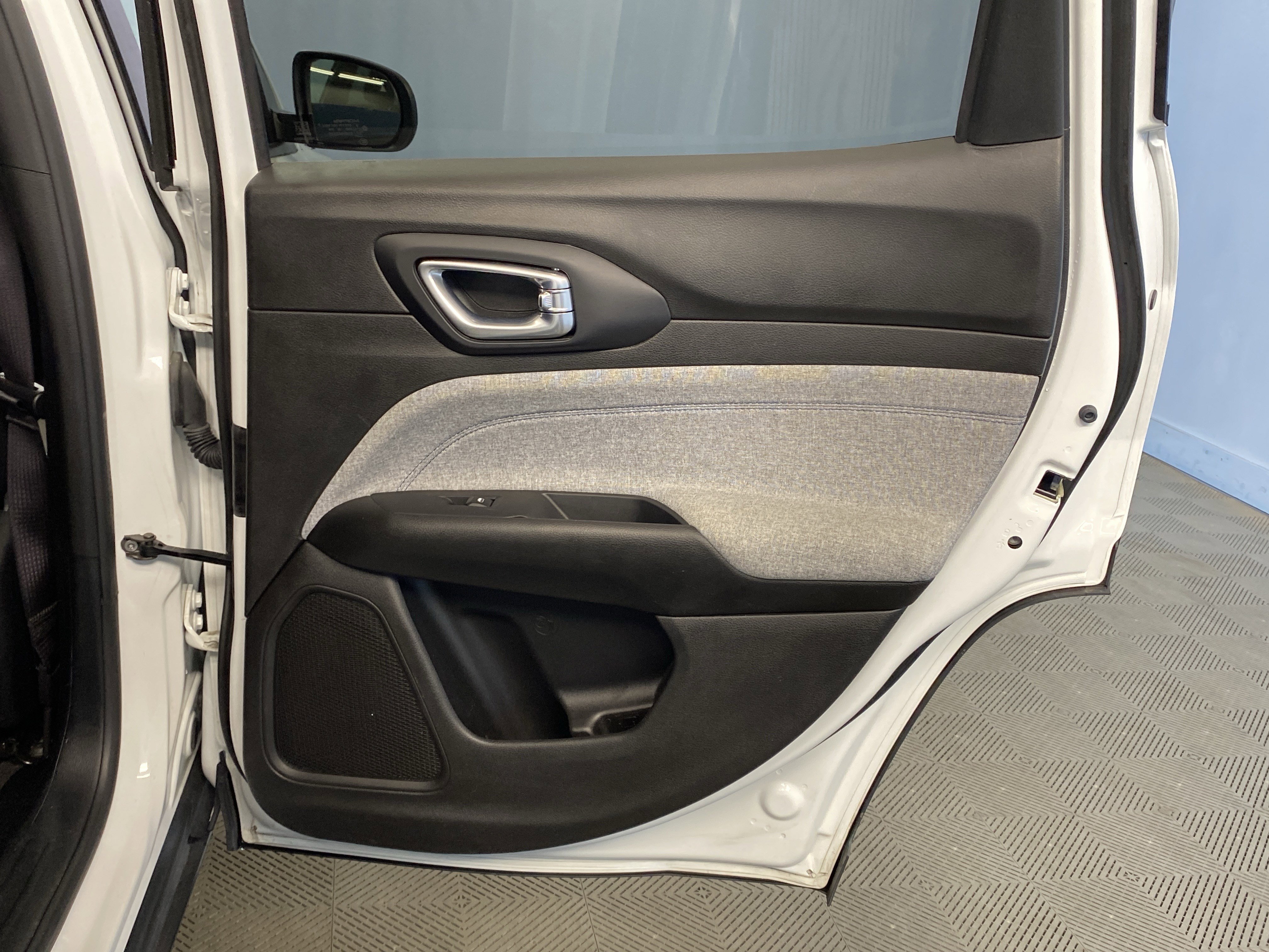 Certified 2024 Jeep Compass Latitude image 41